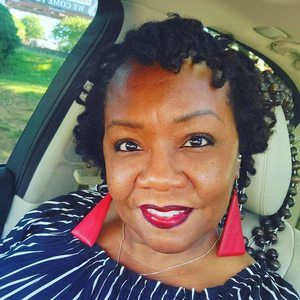 Meet your Posher, Monique